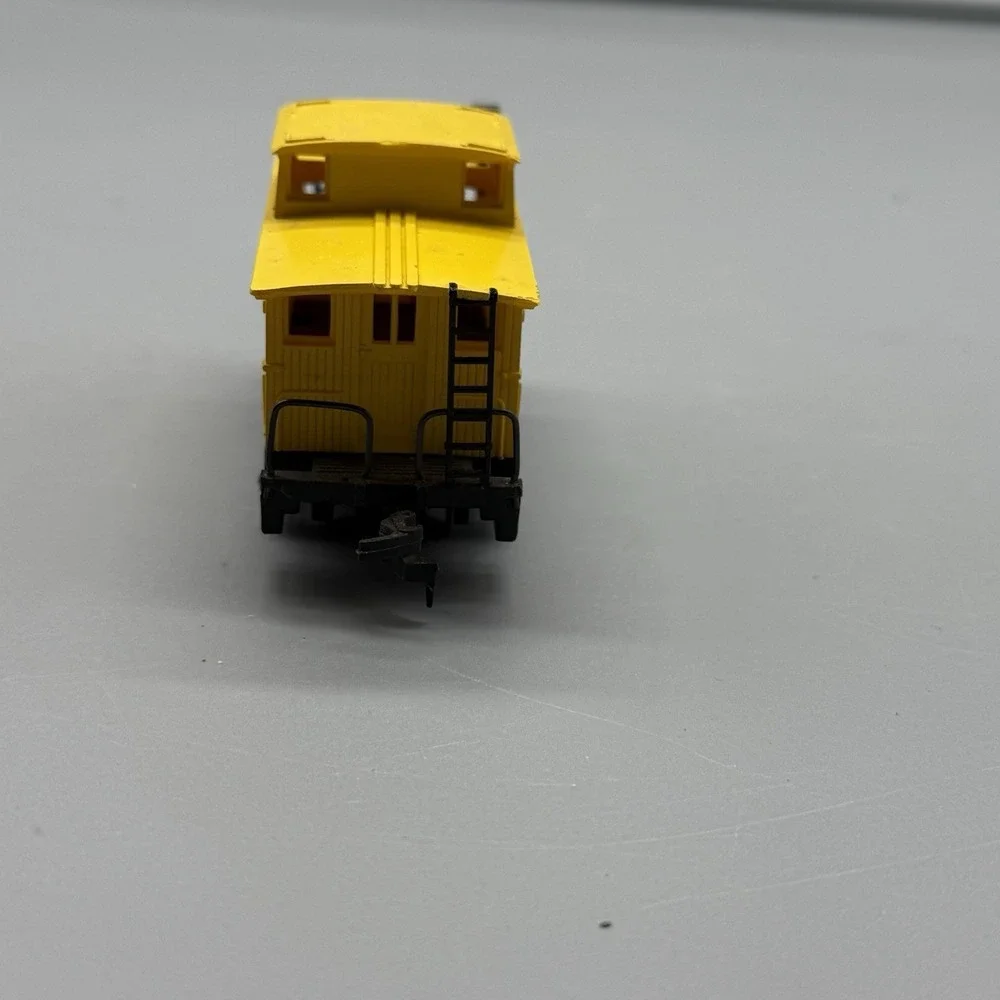 Rivarossi HO Scale Erie Railroad 04024 Yellow Caboose #1118 Vintage Train Car